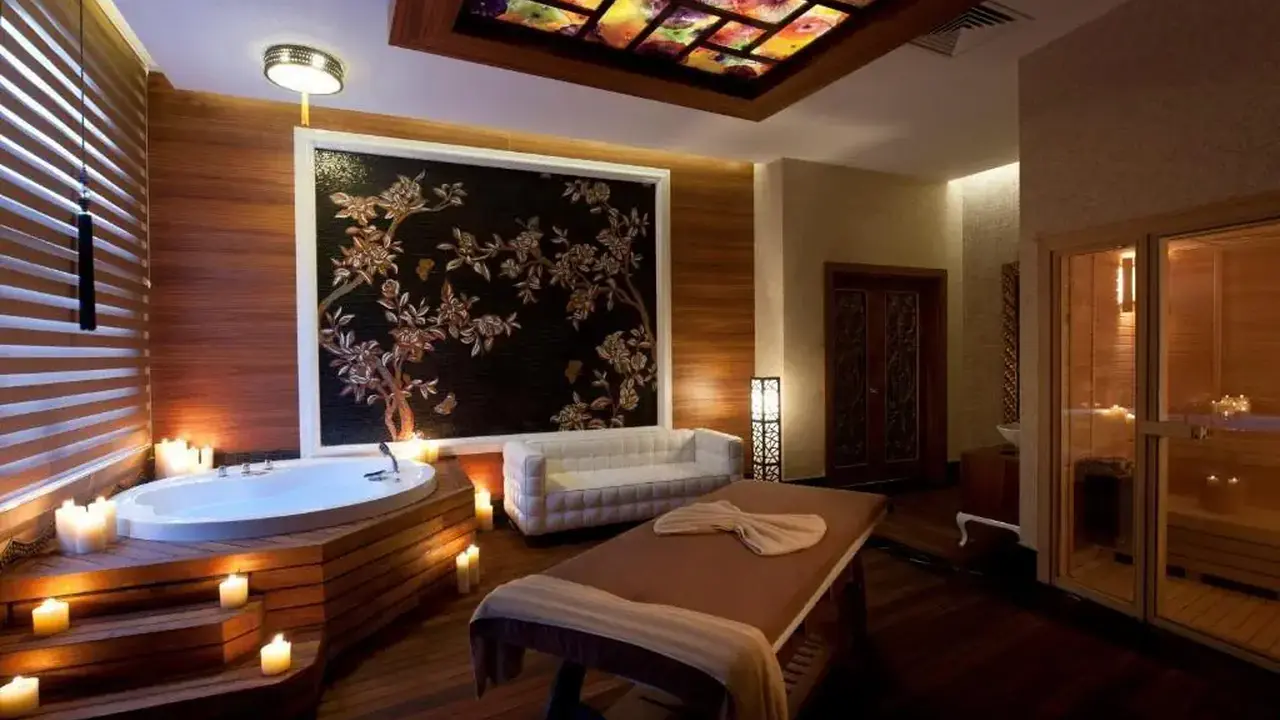 DELPHIN IMPERIAL