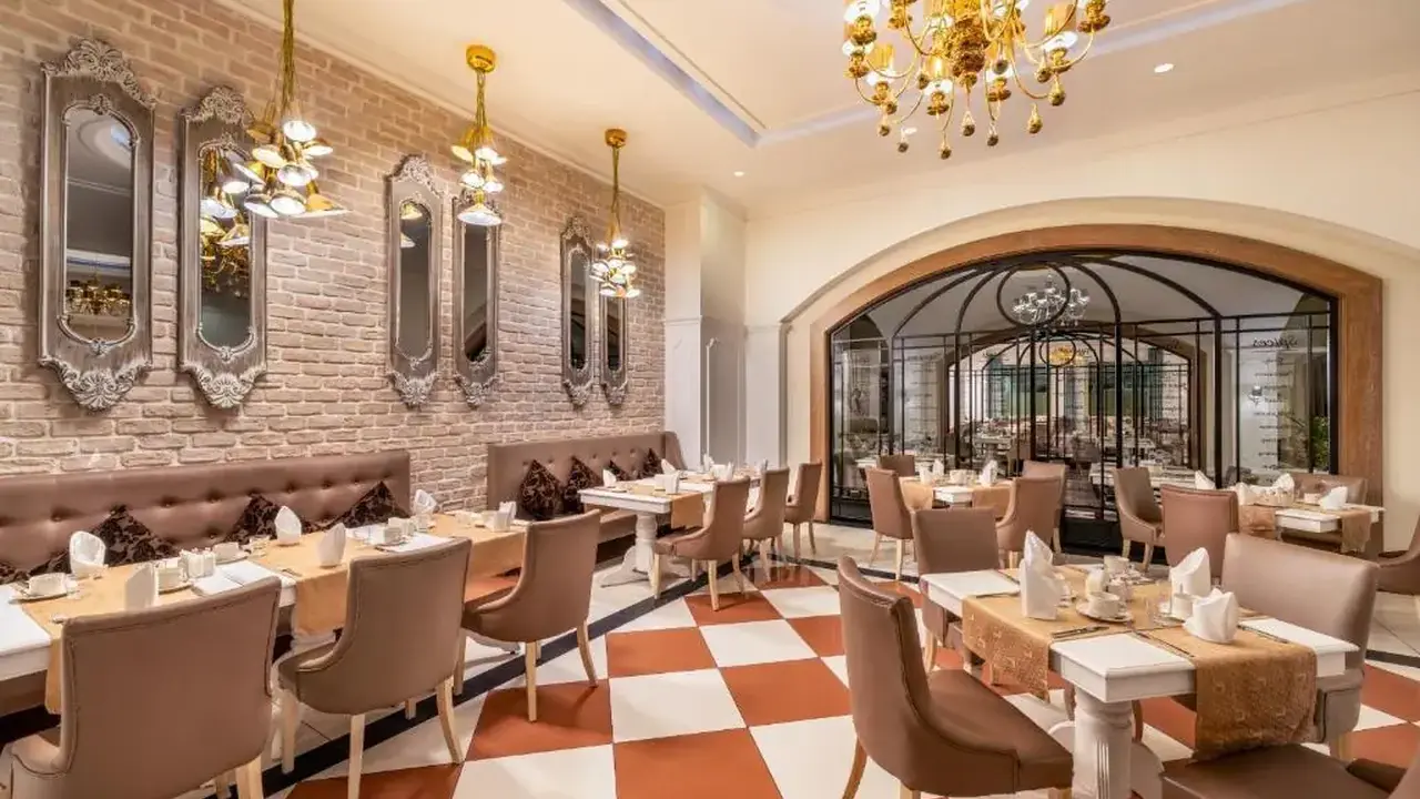 DELPHIN IMPERIAL