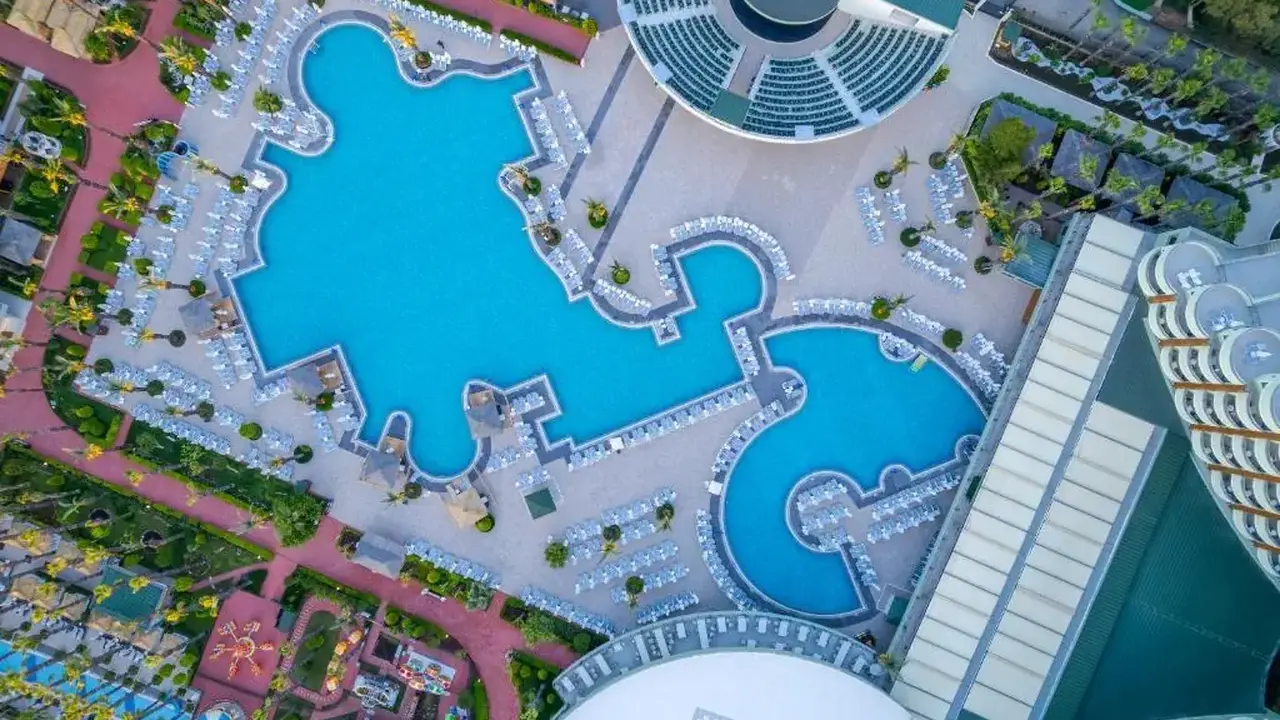 DELPHIN PALACE HOTEL