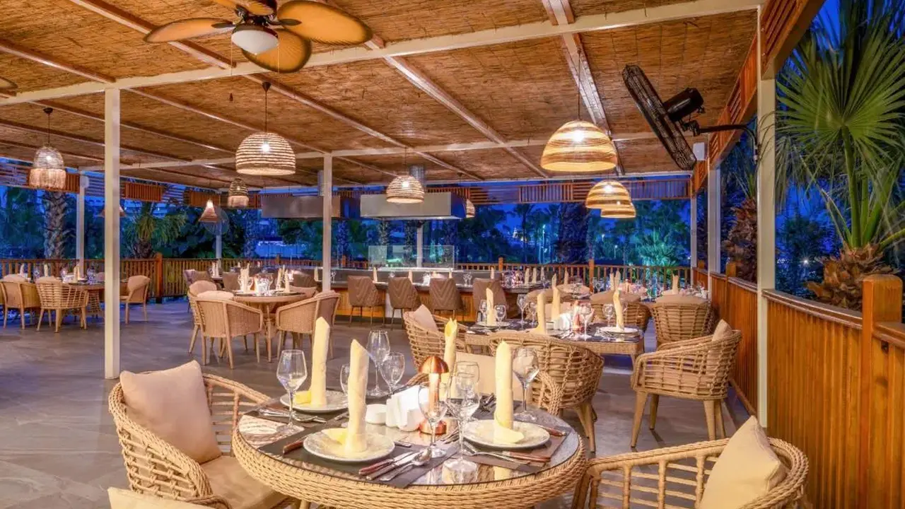 DELPHIN PALACE HOTEL