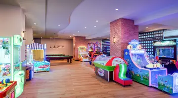 DELPHIN PALACE HOTEL