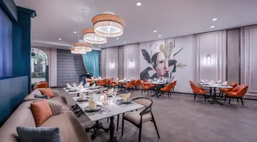 DELPHIN PALACE HOTEL
