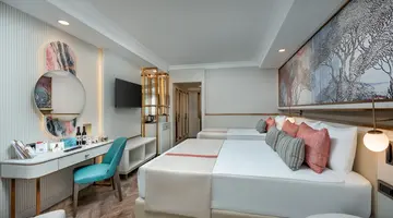 DELPHIN PALACE HOTEL