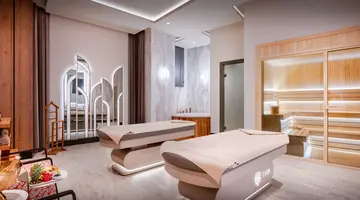 DELPHIN PALACE HOTEL