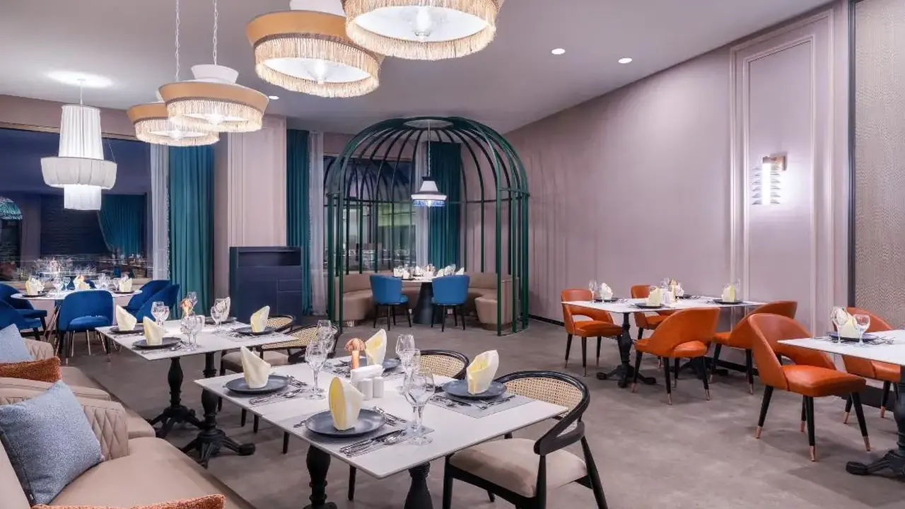 DELPHIN PALACE HOTEL