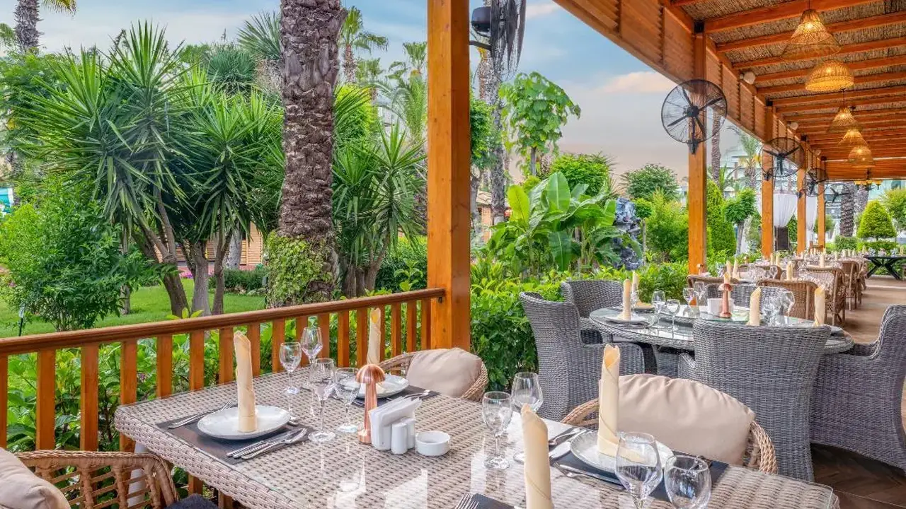 DELPHIN PALACE HOTEL