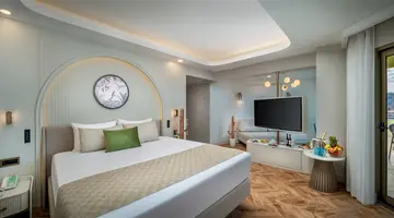 DELPHIN PALACE HOTEL