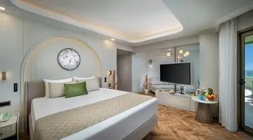 DELPHIN PALACE HOTEL