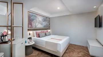 DELPHIN PALACE HOTEL