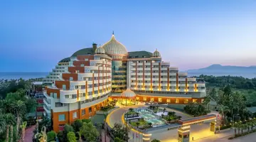 DELPHIN PALACE