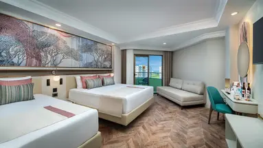 Delphin Palace