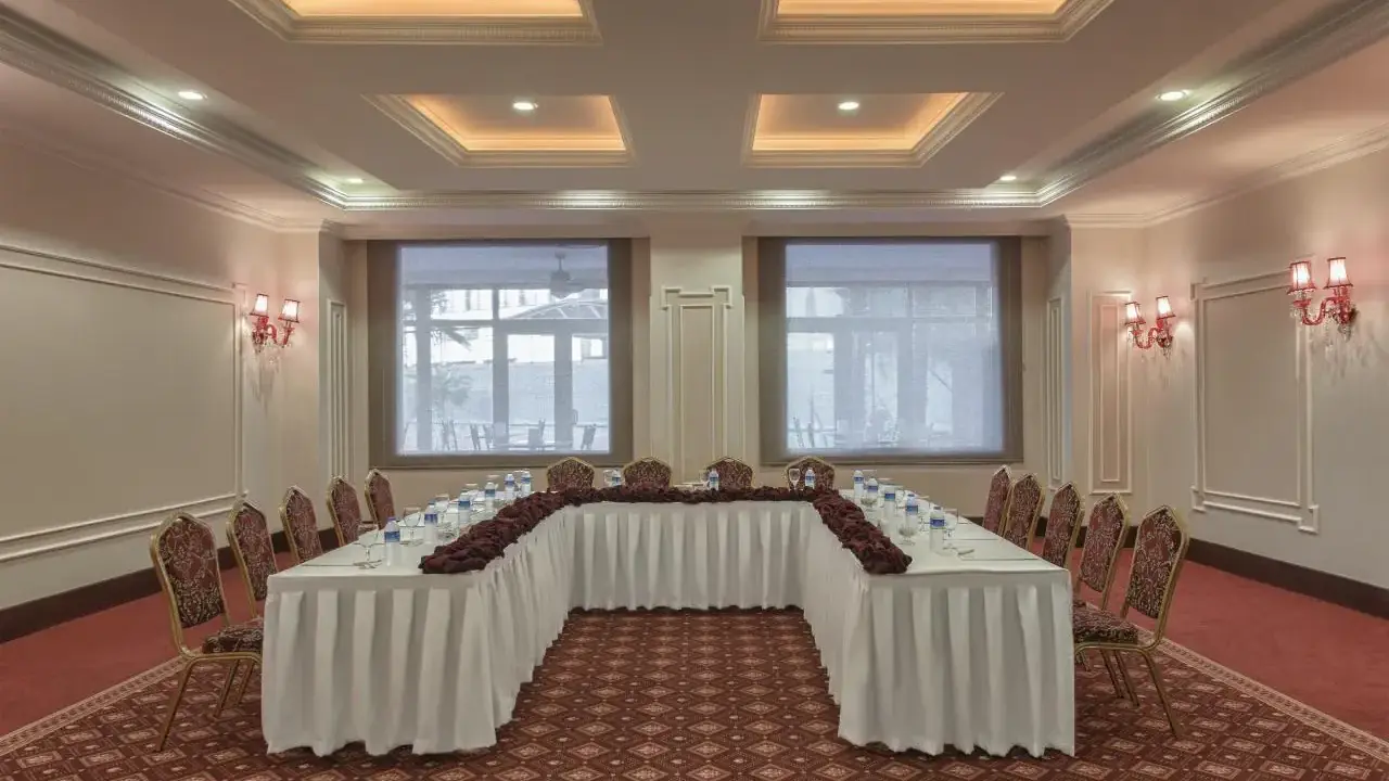 Delphin Palace