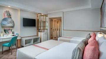 Delphin Palace