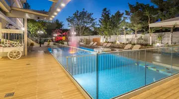 Denise Beach Hotel and Apartments
