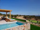 DEOS LUXURY SUITES