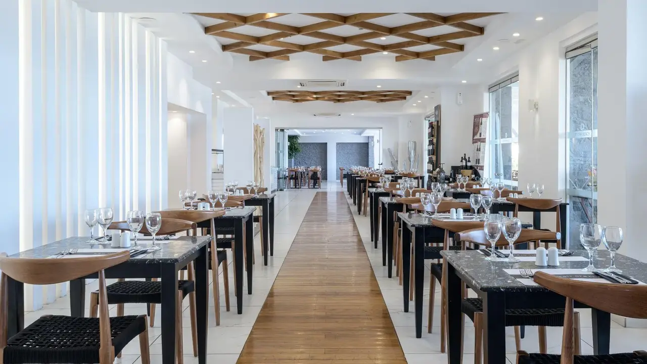 Dimitra Beach Hotel & Suites