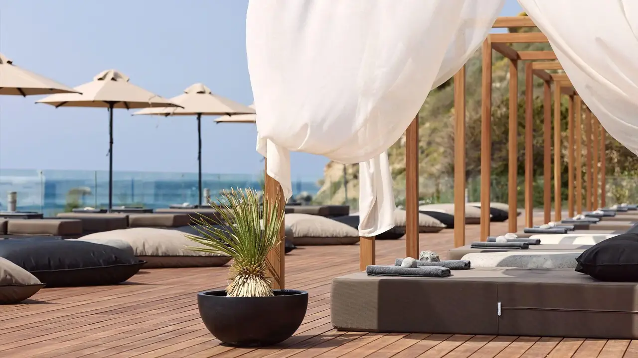 Dimitra Beach Hotel & Suites
