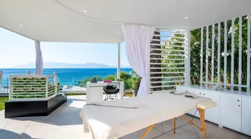 Dimitra Beach Hotel & Suites