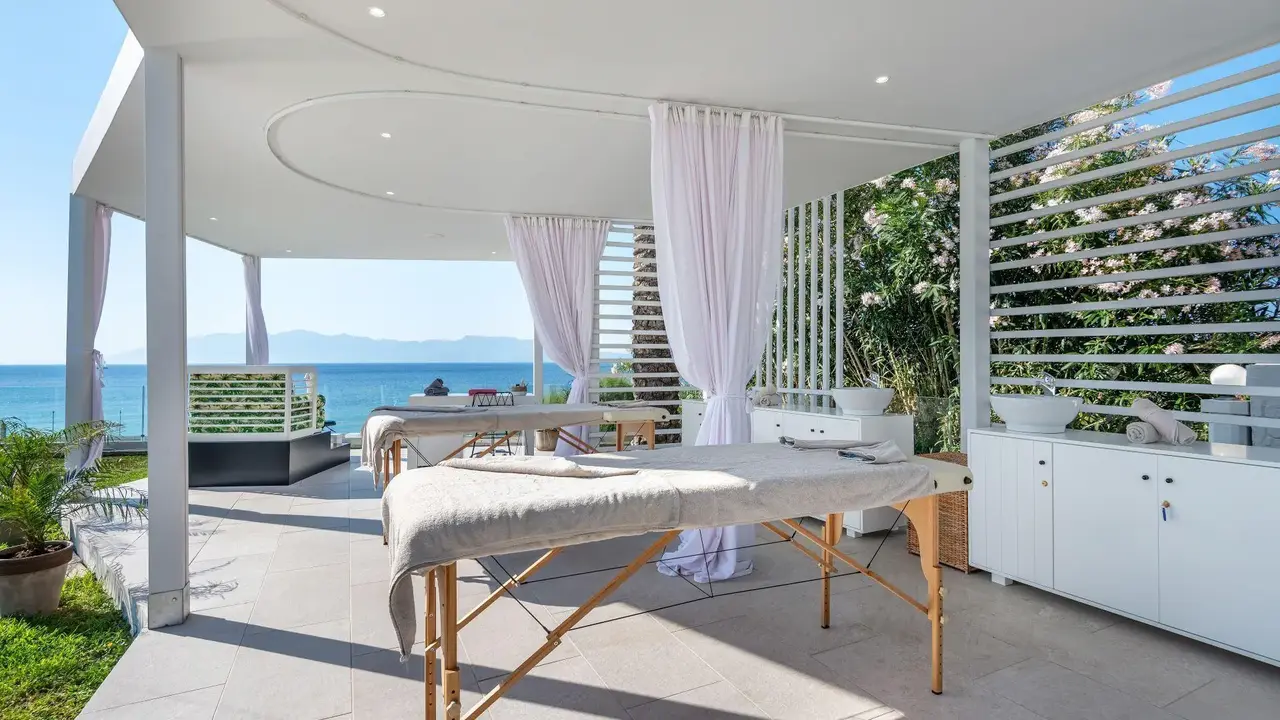 Dimitra Beach Hotel & Suites