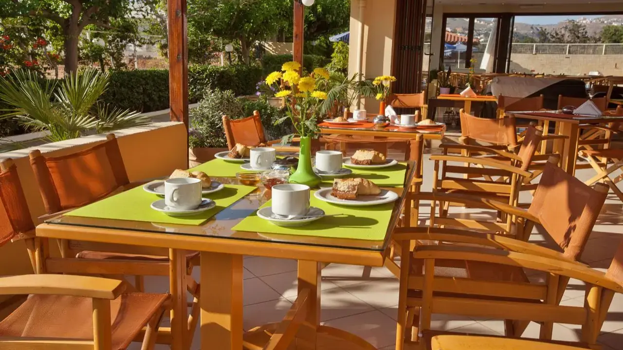 Dimitra Hotel & Apartments