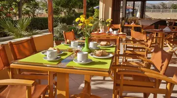 Dimitra Hotel & Apts