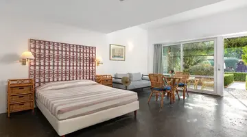 Dionysos Hotel