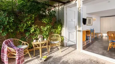Dionysos Hotel