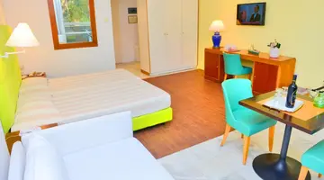 Dionysos Hotel