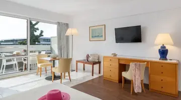 Dionysos Hotel