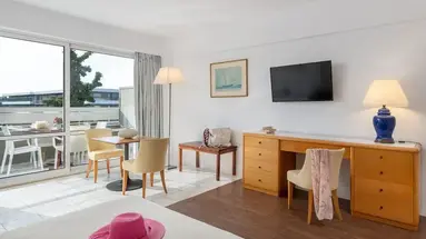 Dionysos Hotel