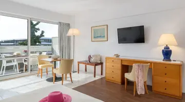 Dionysos Hotel