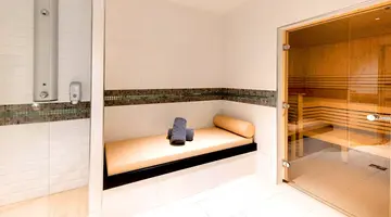 Disney Hotel New York - The Art of Marvel + bilety do Disneyland Paris