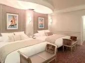 Disneyland Hotel + bilety do Disneyland Paris
