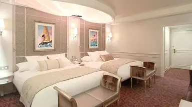 Disneyland Hotel + bilety do Disneyland Paris