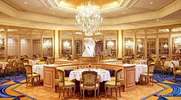 Disneyland Hotel + bilety do Disneyland Paris