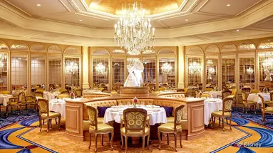 Disneyland Hotel + bilety do Disneyland Paris
