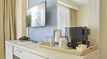 DIT EVRIKA BEACH CLUB HOTEL