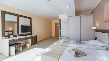 DIT EVRIKA BEACH CLUB HOTEL