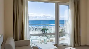 DIT EVRIKA BEACH CLUB HOTEL