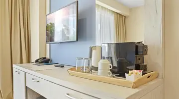 DIT EVRIKA BEACH CLUB HOTEL