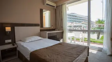 DIT EVRIKA BEACH CLUB HOTEL