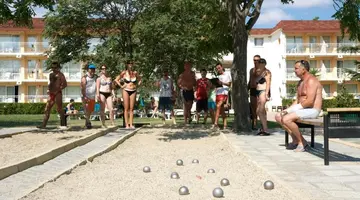 Dit Evrika Beach Club