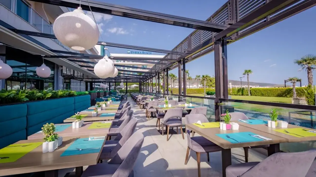 Dit Evrika Beach Club