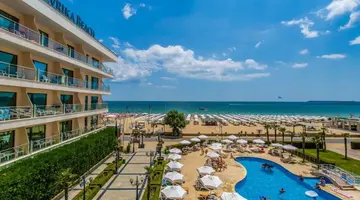 Dit Evrika Beach Club