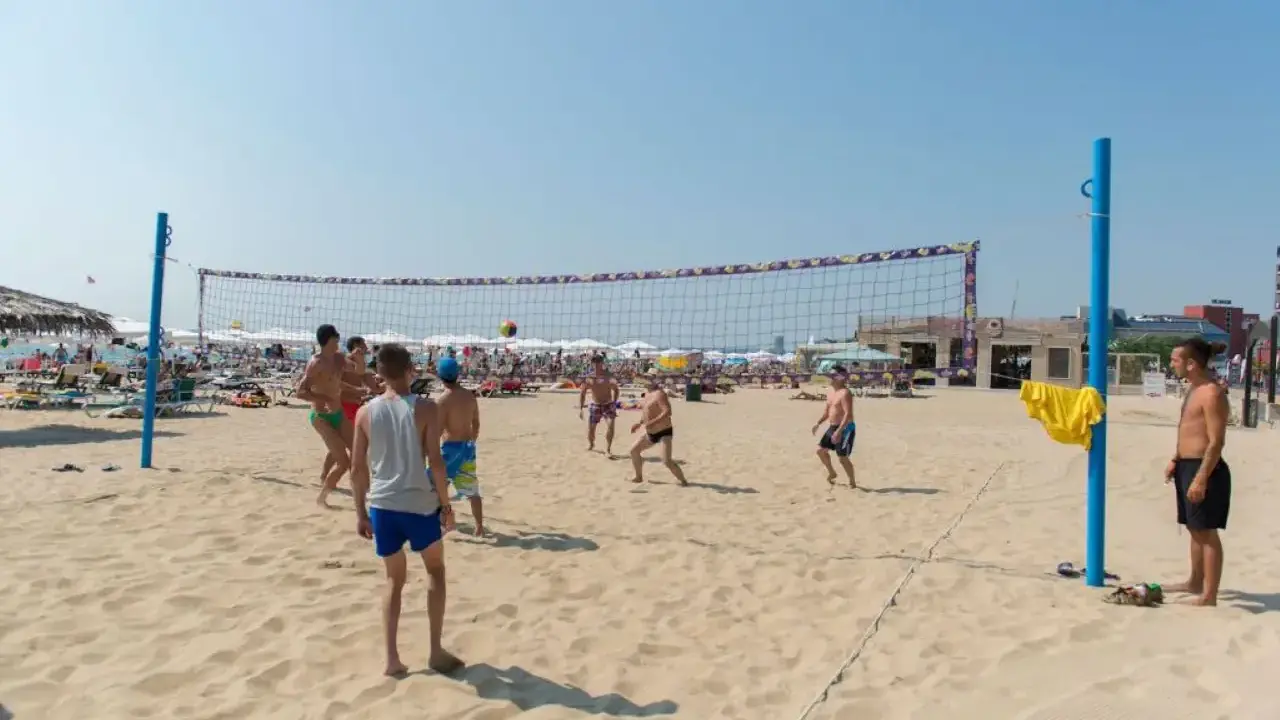 Dit Evrika Beach Club