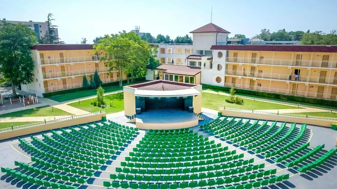 DIT EVRIKA BEACH CLUB