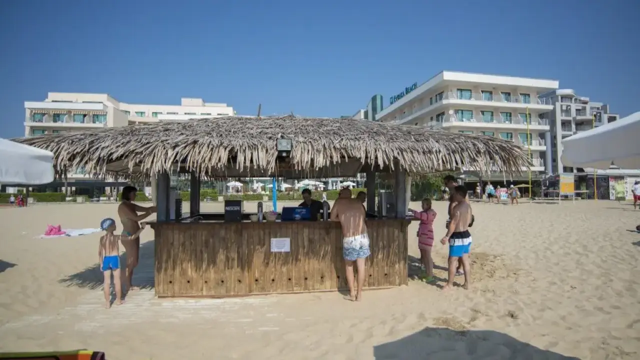 Dit Evrika Beach Club