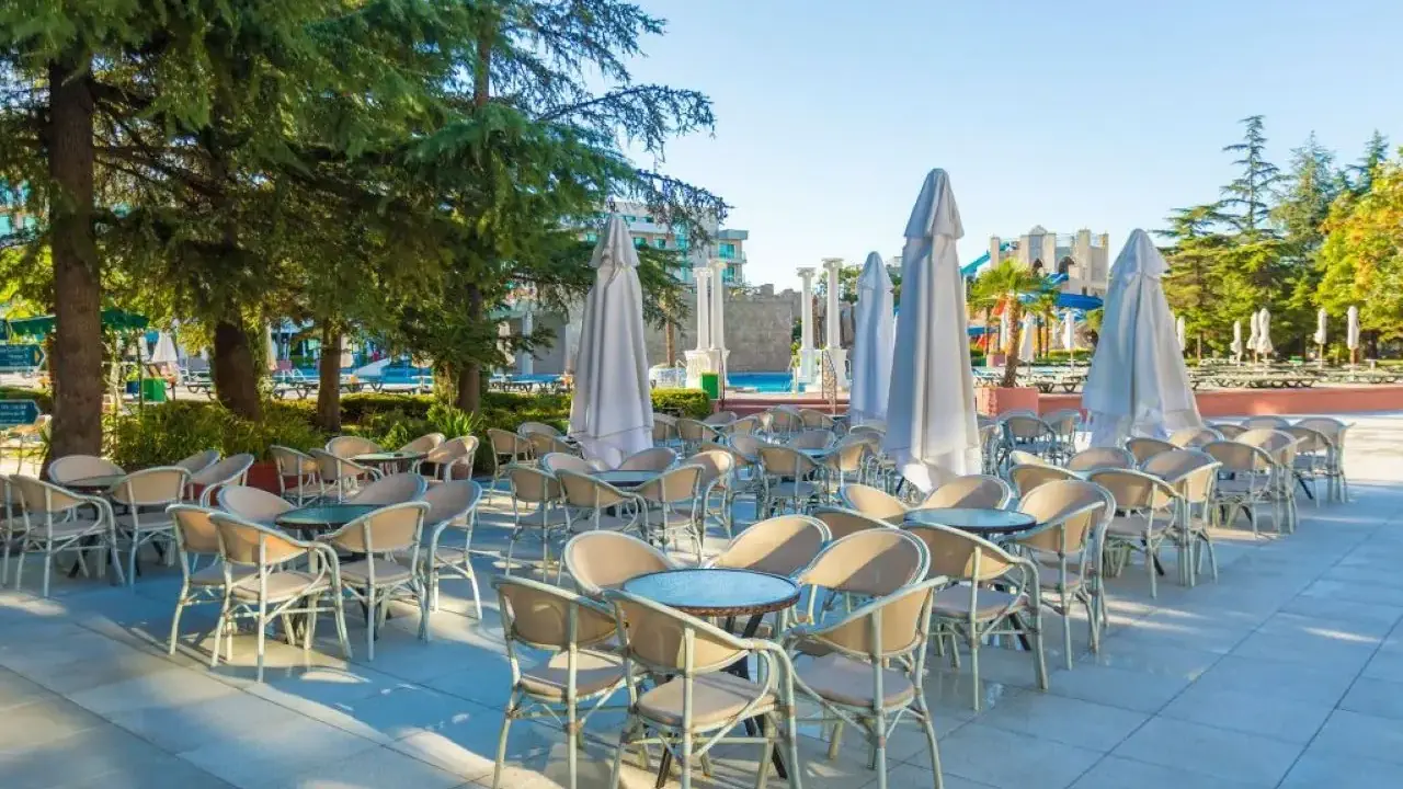 Dit Evrika Beach Club
