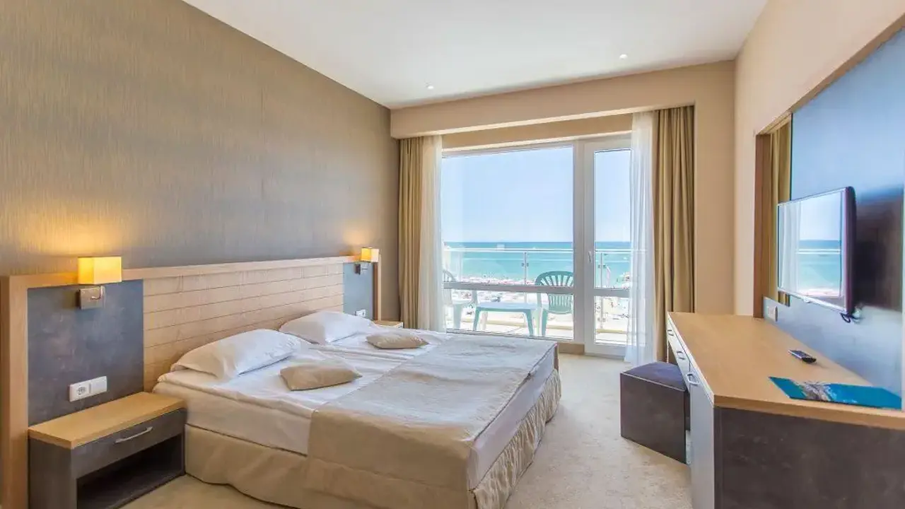 DIT EVRIKA BEACH CLUB