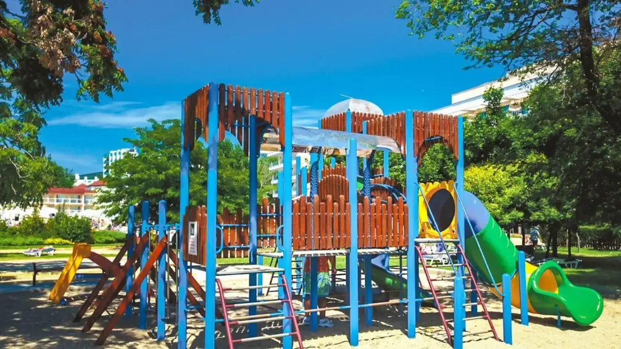 DIT EVRIKA BEACH CLUB